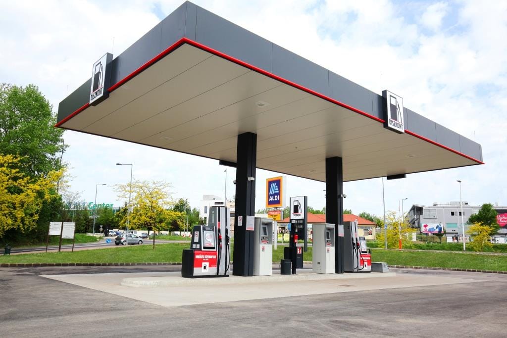 Hatalmas zuhanás jöhet a hazai benzinfogyasztásban