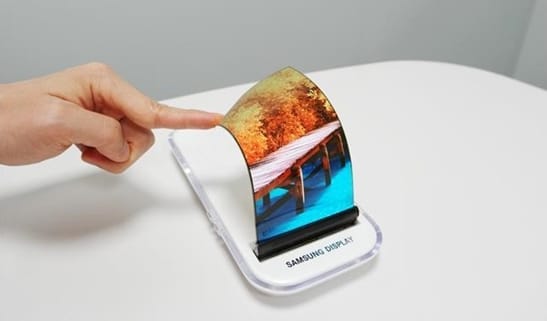 Samsung: a hajtogatható telefonunk egyszerre egy táblagép is