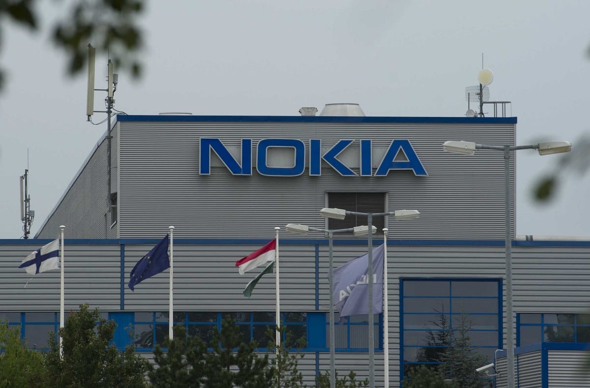 A Nokia mindenkit kirúg Komáromban és bezárja a gyárat