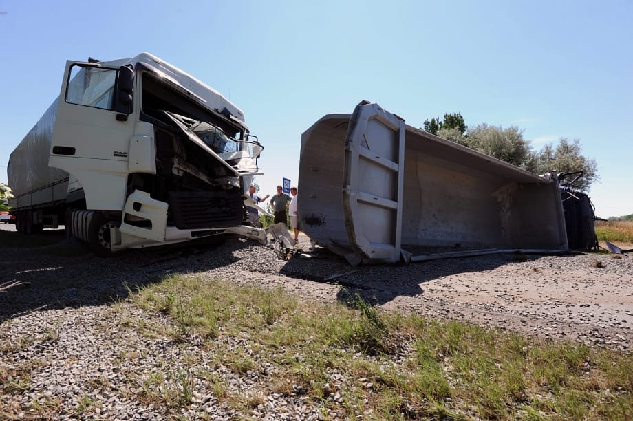 Fotó: kamionok és mikrobusz ütközött az 55-ösön