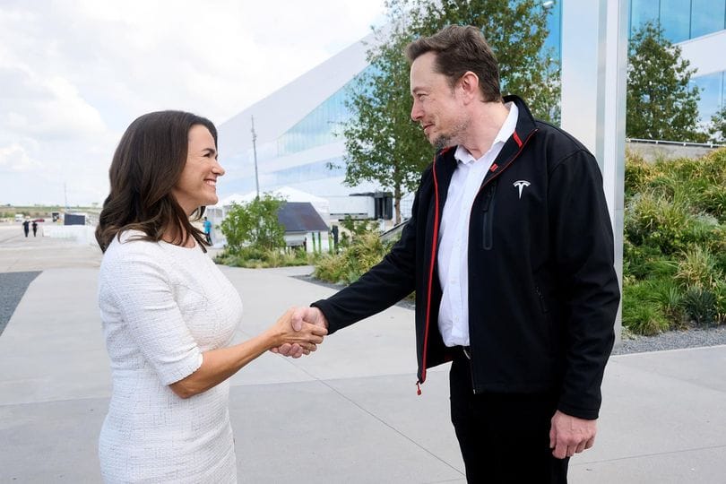Elon Musk arról beszélt egy podcastban, hogy azért vette meg a Twittert, hogy megmentse a civilizációt a 