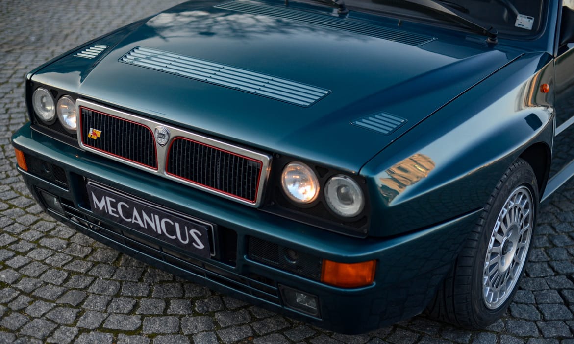 Gyönyörű zöld fényezéssel csábít vásárlásra ez a patinás Lancia Delta HF Integrale Evo I