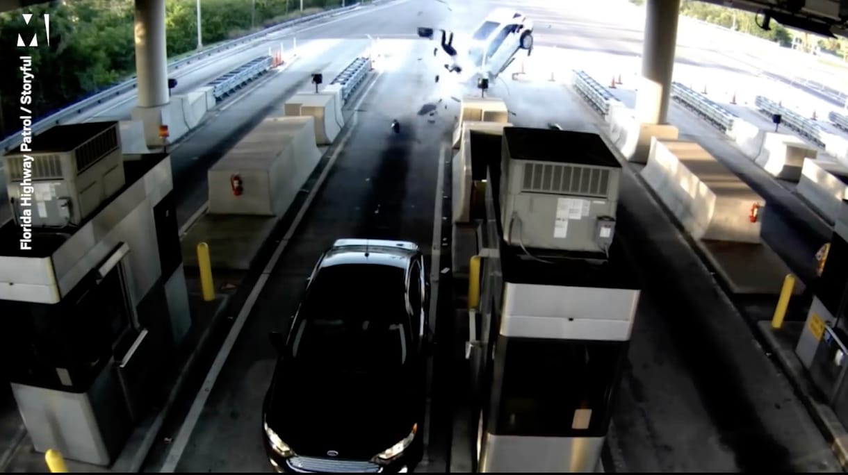 Elaludt a sofőr vezetés közben, horrorbaleset lett a vége – videó