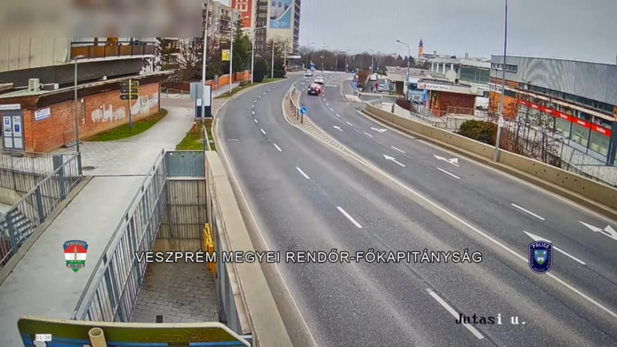 Jobbról előzött, majd büntetőfékezett a veszprémi autós – videó