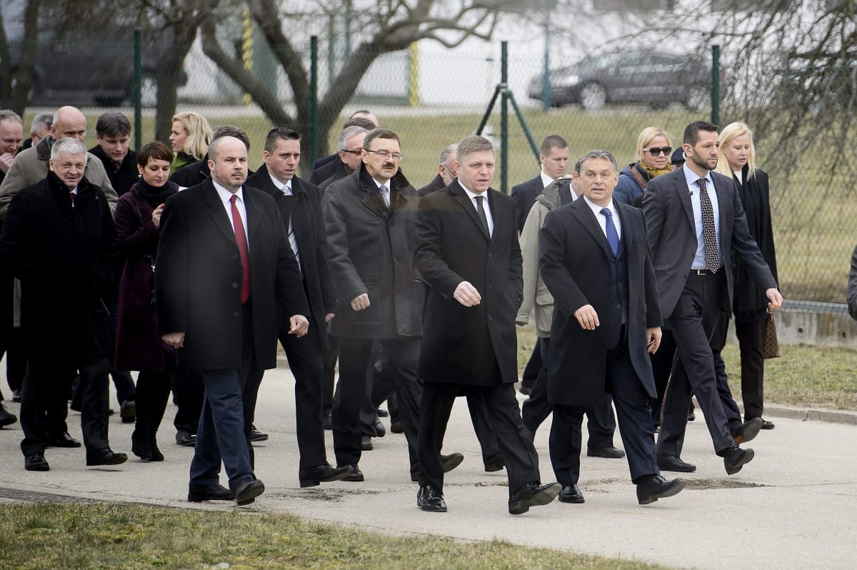 Orbán és Fico kőolajvezetéket adtak át