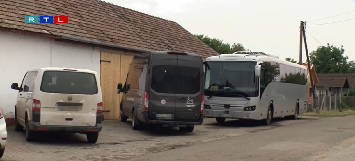 A szakértő szerint a sofőr hibájából halt meg a 8 órára buszban felejtett kislány Tomajmonostorán