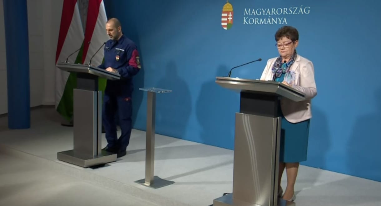 Nem árulta el az operatív törzs, hogy mi alapján engedélyezték az új vakcinákat