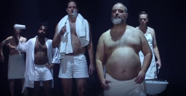 Az apatest vidám dicsérete: apák napjára készült egy zseniális videó