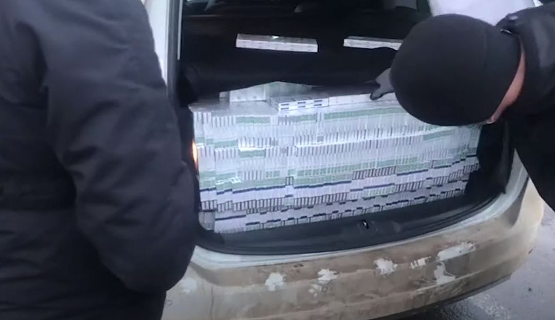 Az MSZP-s politikus nem tudja, ki tett cigarettát autójába, mielőtt átjött volna az ukrán határon