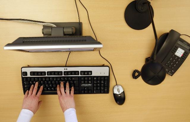Hurrikánhulladékból épített asztalokat egy startup