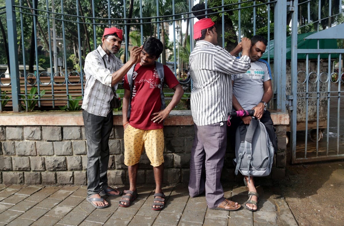Több százan csinálnak egy bizarr munkát bagóért Mumbai utcáin – fotók