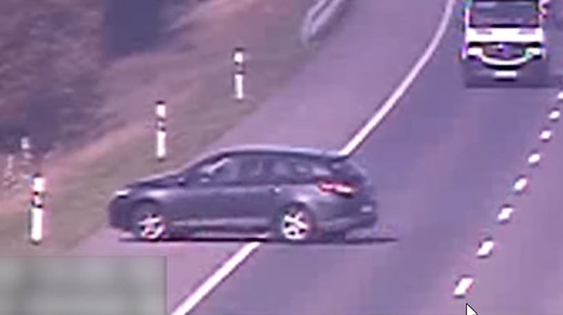 Kisodródott, majd az árokban kötött ki egy figyelmetlen sofőr – videó
