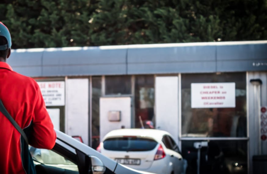 Hónapokat kell várni, hogy egy külföldről behozott autó műszakija elkészüljön