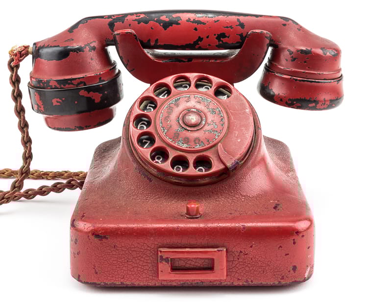 Elárverezik Hitler piros telefonját, amivel milliókat küldött halálba