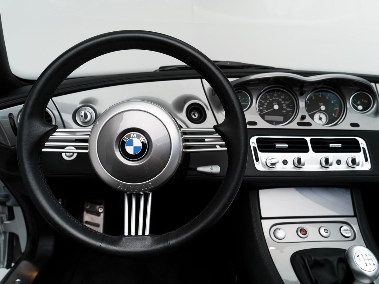 Eladó Steve Jobs BMW-je, amit imádott – benne egy különleges telefonnal, amit viszont utált