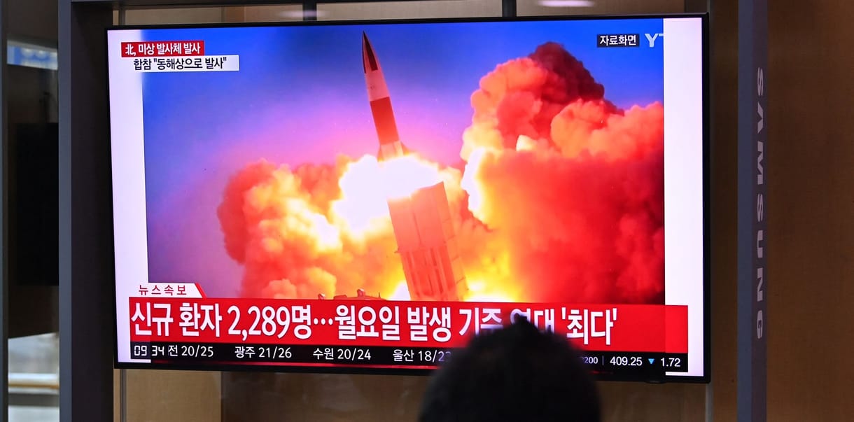 Észak-Korea újabb rakétát lőtt a tengerbe, majd bírálta az Egyesült Államok „ellenséges” politikáját