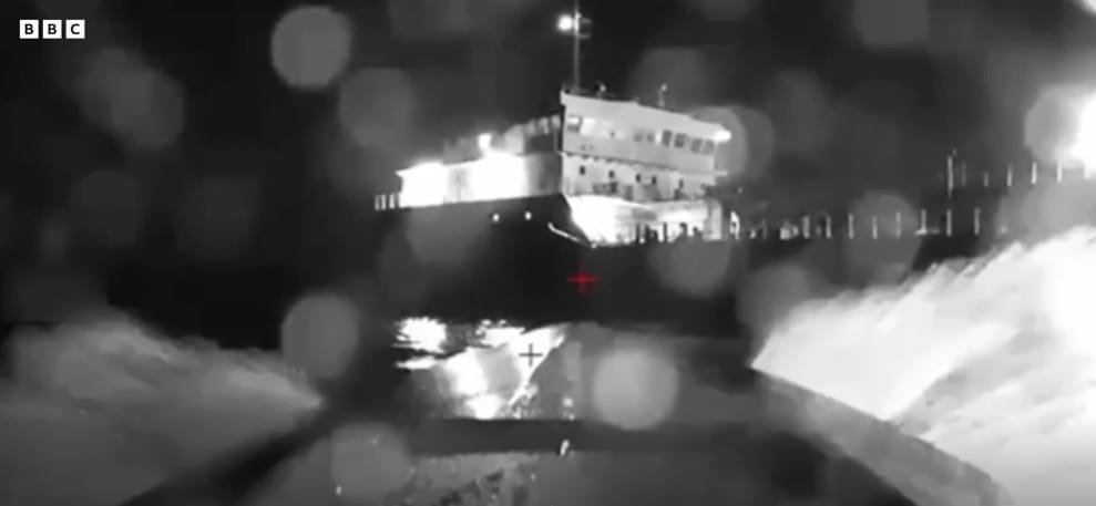 Ukrajna megint tengeri drónokkal támadt orosz hajóra, videót is közzétettek az esetről