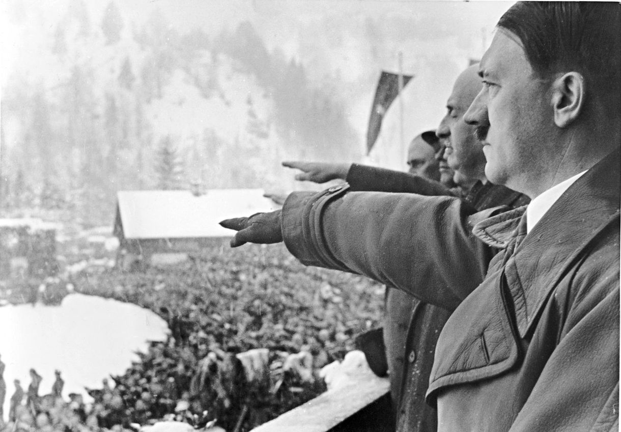 Rasszista és holokauszttagadó mesterséges intelligenciát hoztak létre, Hitlerrel és bin Ládennel lehet vele csevegni