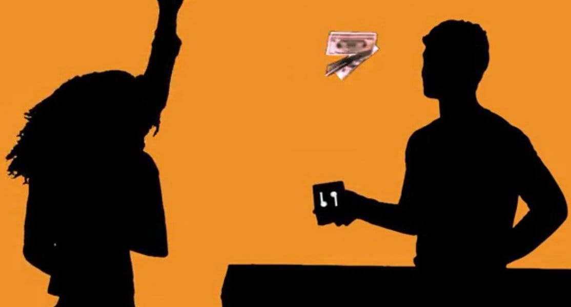 Megint az Apple a célpont, ezúttal a fülhallgató kapott egy remek paródiát – videó
