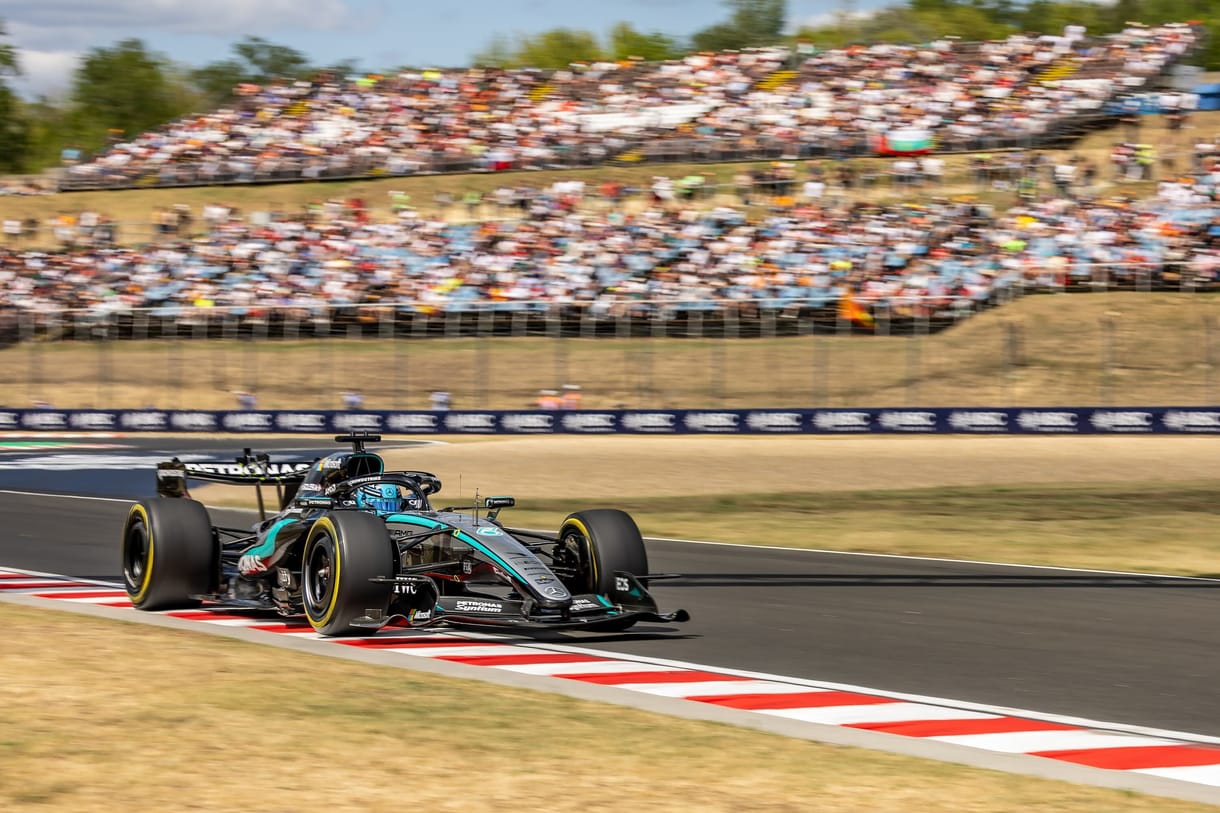 Các tay đua F1 phản ánh tình trạng mặt đường Hungaroring, phải sửa chữa trong đêm