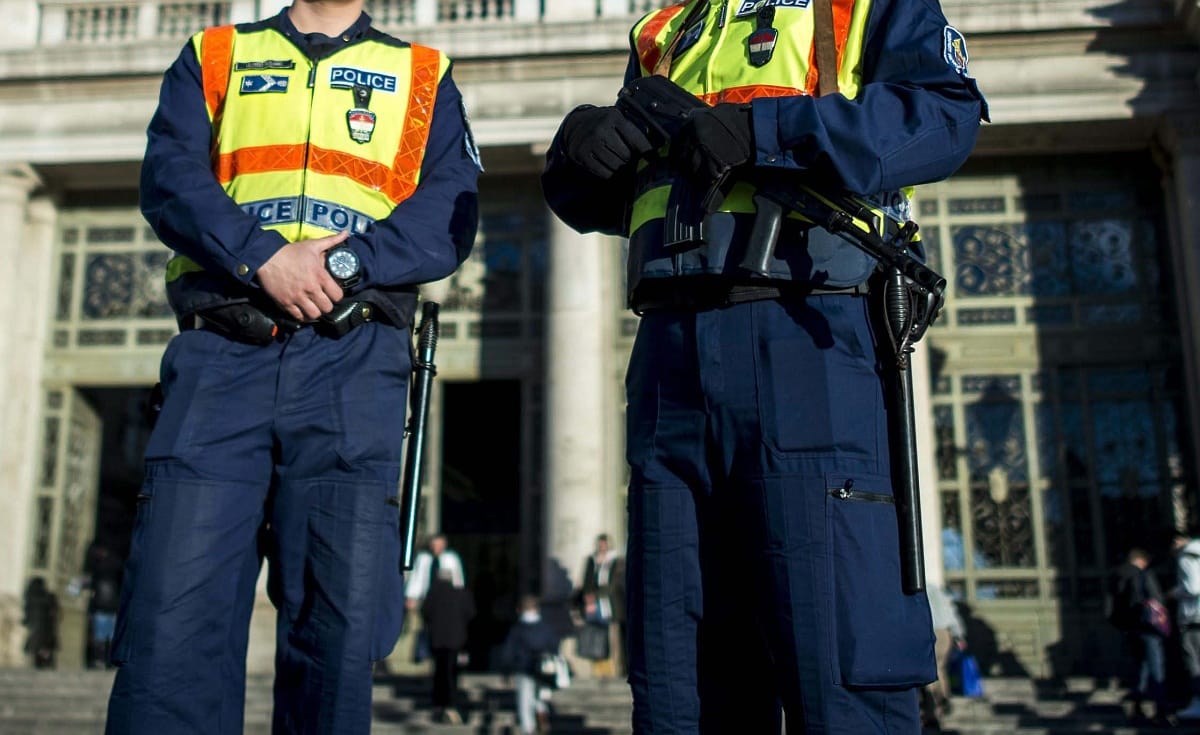 Fiatalokat zsarolt a férfi, aki biztonsági őrnek adta ki magát