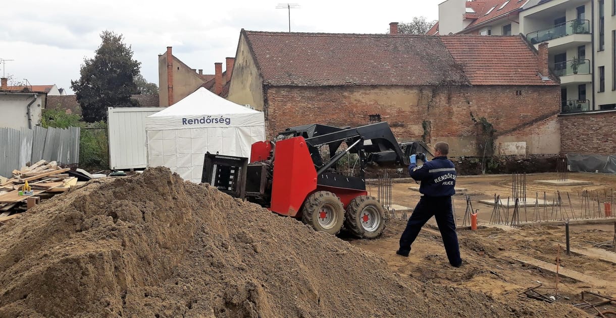 Munkagép emelőkarja sebesített meg halálosan egy munkást Debrecenben