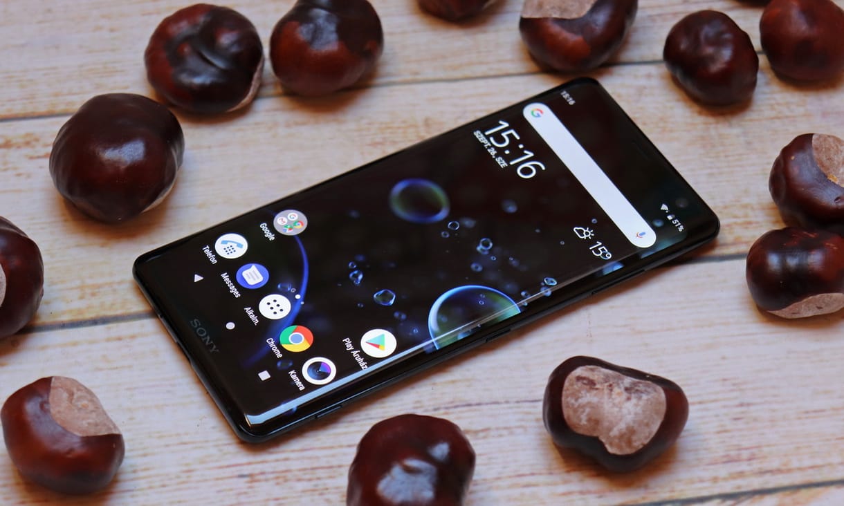 Teszten a friss androidos telefon, melybe végre gyönyörű képernyőt tett a Sony