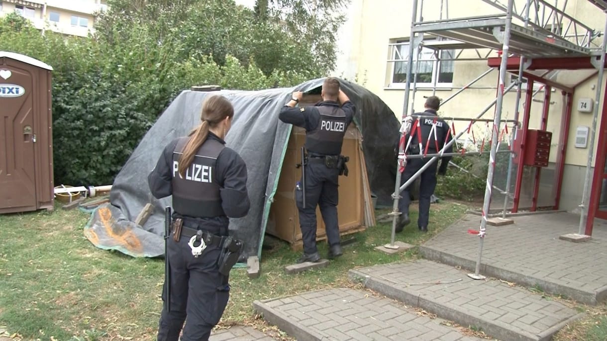 Késsel támadt járókelőkre egy férfi Magdeburgban