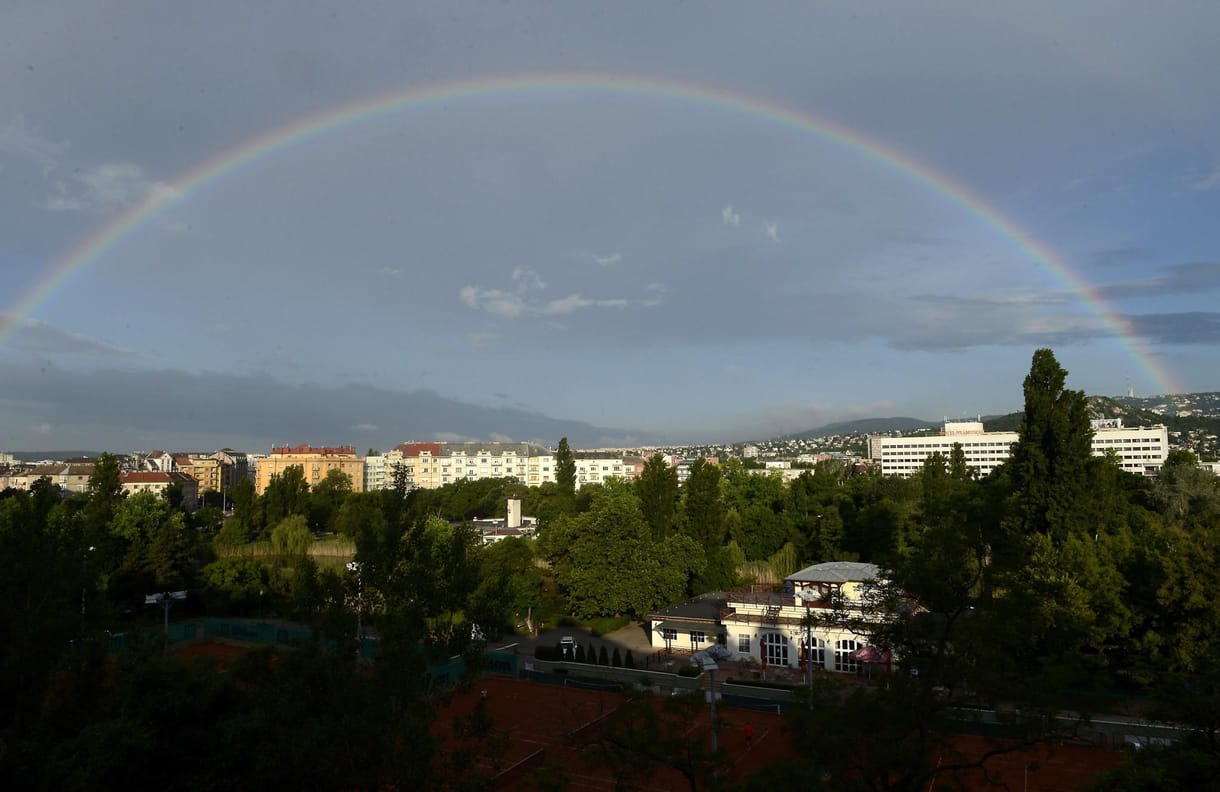 Ön látta ma reggel a tökéletes szivárványt Budapest felett? – Fotók