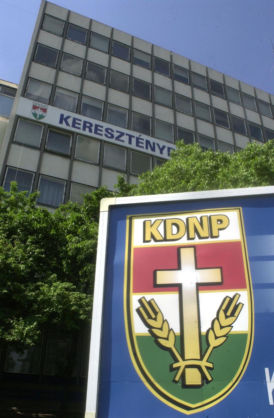 KDNP: ezért veszélyes a net
