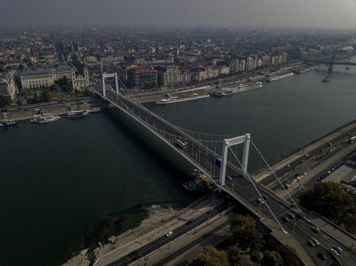 Parászka Boróka: Budapest, ország helyett ország