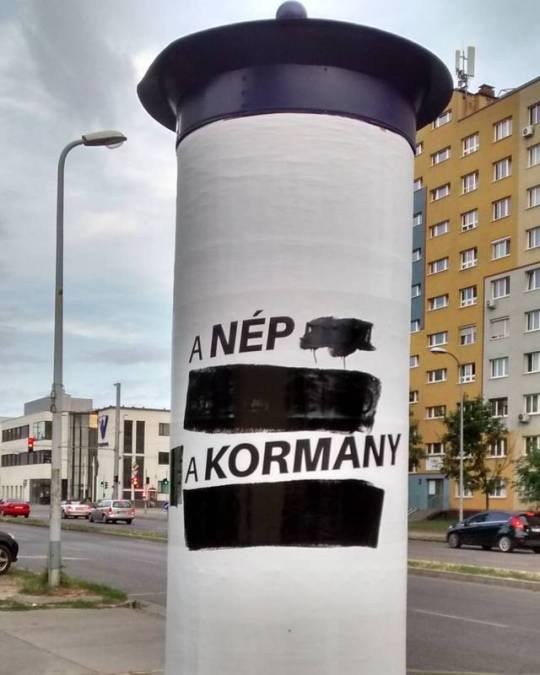 Újra akcióban a fideszes plakátkommandó