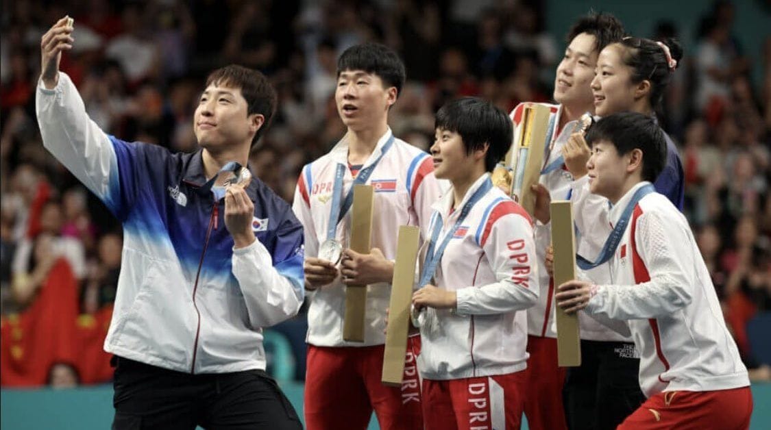 Büntetés várhat az észak-koreai pingpongozókra, amiért az olimpián déli sporttársaikkal szelfiztek