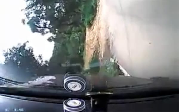 9 másodperc alatt borította tetőre az autót egy tanuló vezető – videó