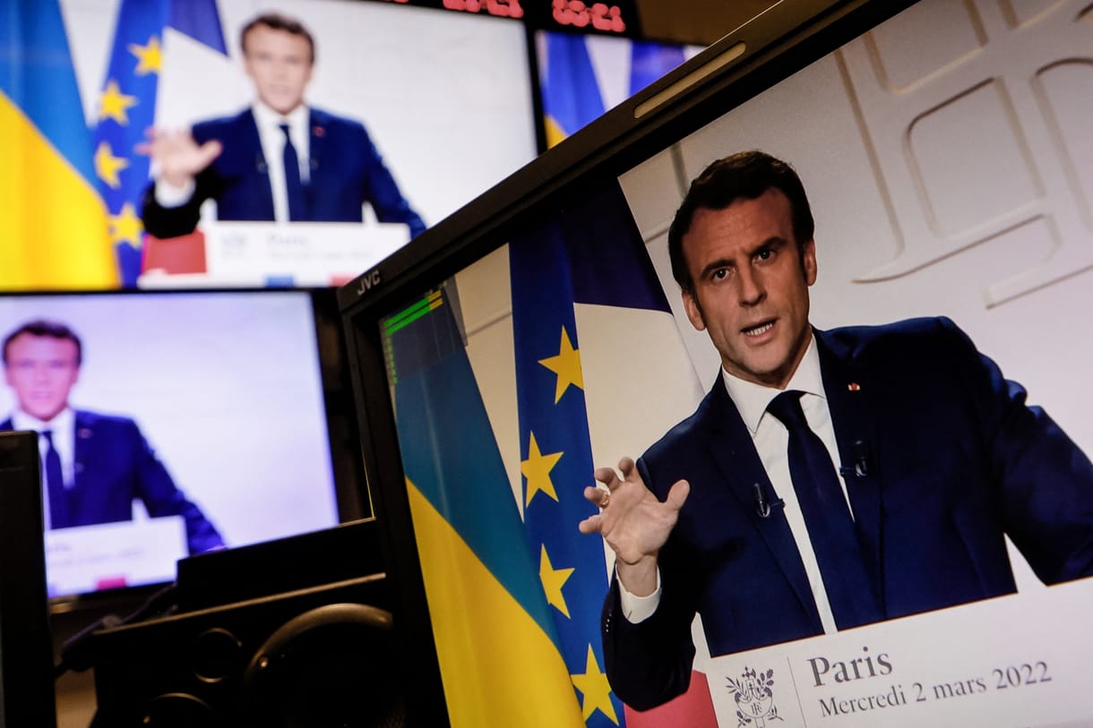 A megerősödött Macron meghökkentően bátor ígéreteket tesz az elnökválasztás előtt