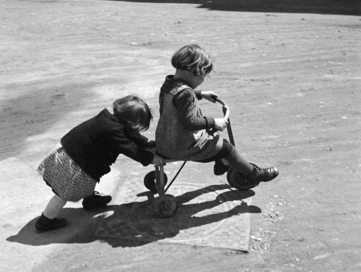 A gyerekek lelkébe örökre beleégett, amit Deszken, a cionista gyermekotthonban megtapasztaltak az 1940-es években – regény a túlélést jelentő hétköznapokról