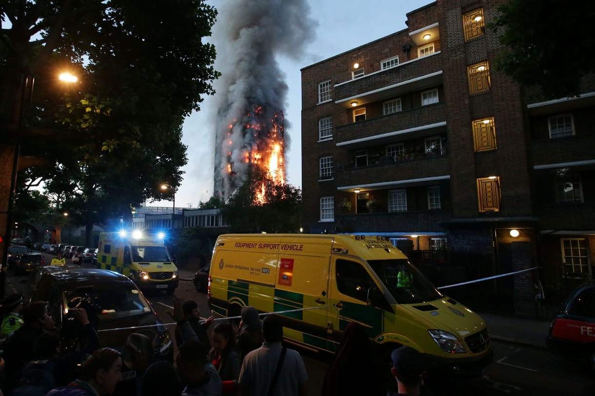 Galéria: Londoni tűzvész - a füstölő rom is szörnyű látvány