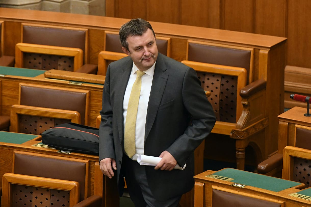 Palkovics a Honvédelmi Minisztérium egyik cégéhez kerül