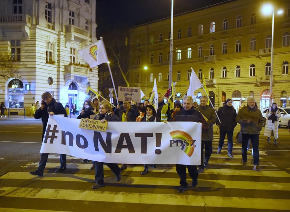Tüntetett a PDSZ a NAT és a szakképzési törvény ellen