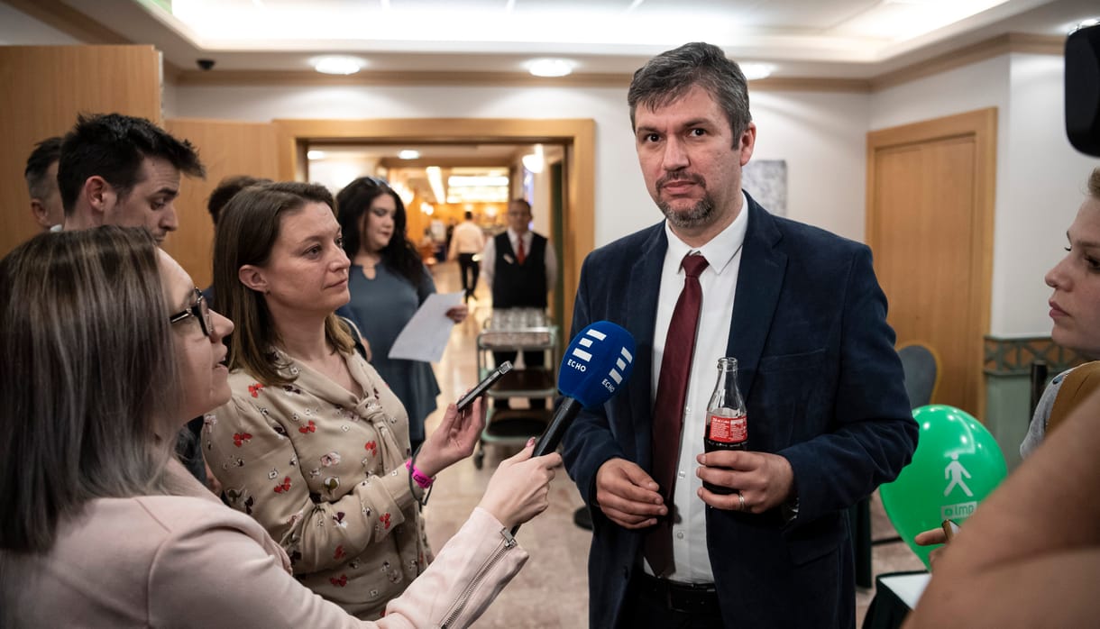 Hadházy Ákos lemond a pártvezetésről