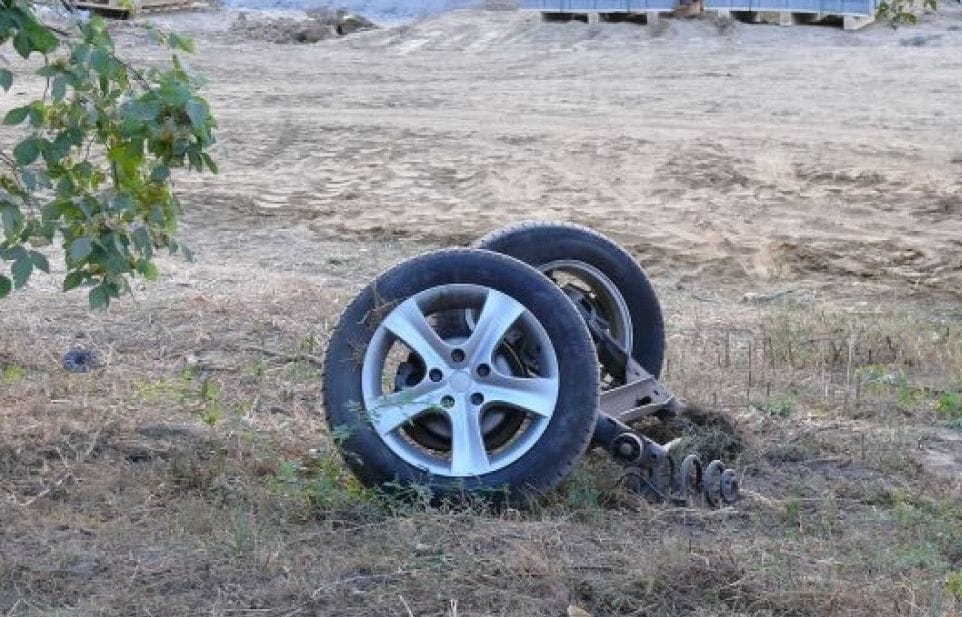 Fotó: kirepült a VW hátsó tengelye, összetört egy Suzukit