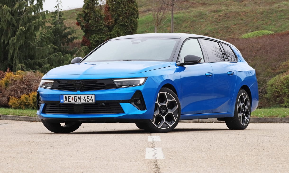Teszt: a benzines vagy a dízel Opel Astra kombi a jobb? Vagy tarol az elektromos?