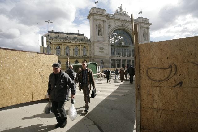 Augusztusig lezárták a Keleti pályaudvar főbejáratát