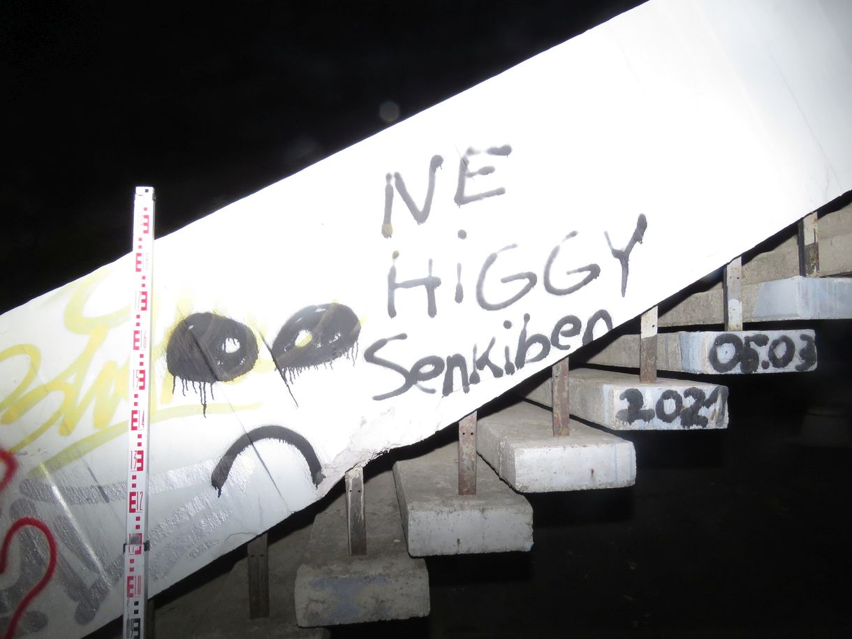 Nem volt nehéz elkapni a miskolci graffitiseket, mert a nevüket is felfújták a falra