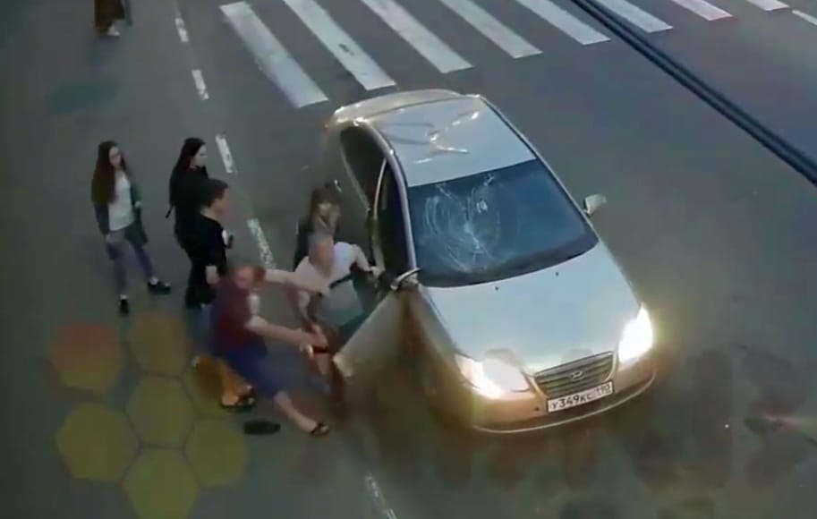 Úgy gondolja, már mindent látott az utakon? Akkor nézze meg, mit művelnek az oroszok – videó