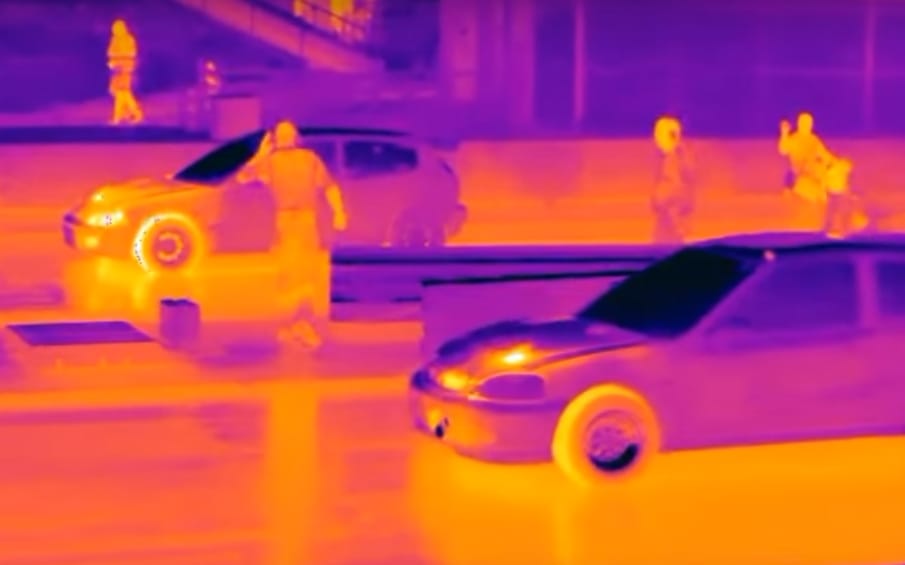 Fogadjunk, hogy így még sosem látott gyorsulási versenyt – videó