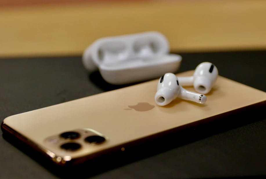 Hamis az AirPods fülhallgatója? Ha ön nem is, az iPhone-ja mostantól felismeri