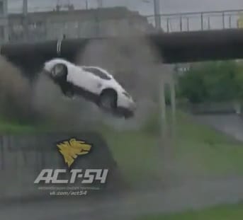 Akciófilmekben nincsenek ilyen balesetetek, mint ez