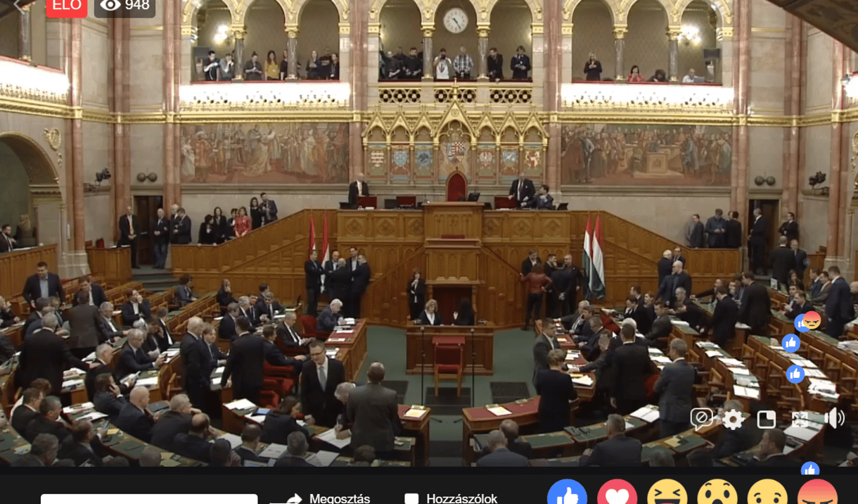 Ma szavaz az Országgyűlés a pulpitusfoglaló ellenzékiek büntetéséről