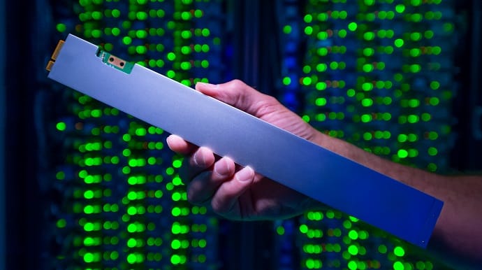 Nézze meg az Intel új kütyüjét: 32 000 GB-nyi adat fér el ebben a 